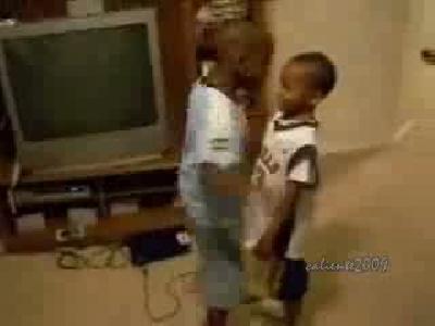 miniklerin dans atışması !